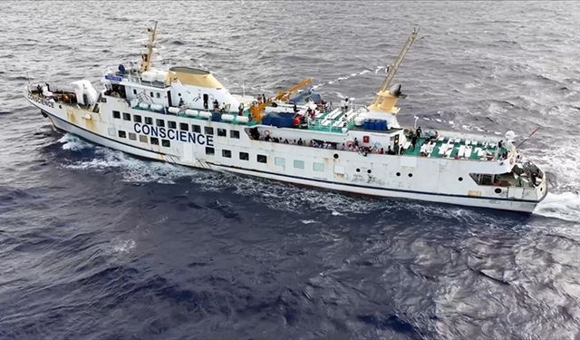Gazze’ye Doğru “Vicdan” Yolculuğu: Aktivistler “Özgür Filistin” Sloganlarıyla Denizde