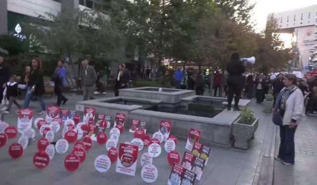 Asu Kaya: Bu ülkede yoksulluğun bile cinsiyeti var