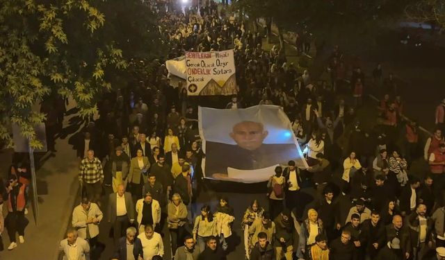 Diyarbakır’da "Öcalan’a özgürlük" yürüyüşüne katılan DEM Partili 8 kişi gözaltına alındı