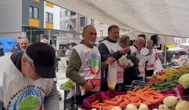 Hopa’da emeklilerden “Geçinemiyoruz” eylemi: “Sadaka değil, hakkımızı istiyoruz”