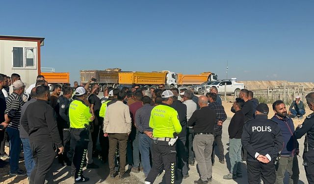 Malatya’da hafriyat kamyoncularından “haksız ceza” eylemi: “Ehliyetlerimiz giderse bize kim ekmek verecek?”