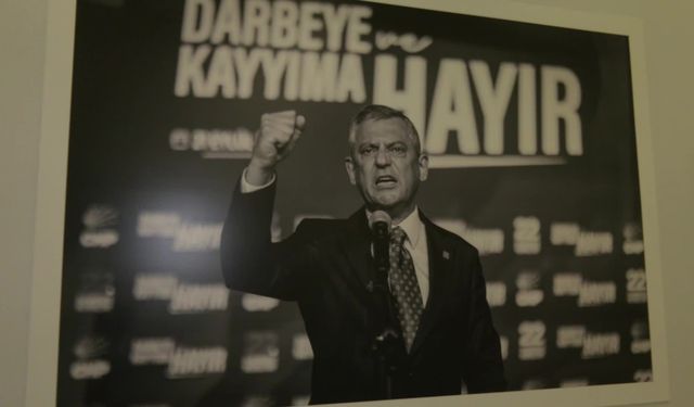 Özgür Özel, “Darbeye Karşı Direniş” Sergisini Açtı: “Bugünler Geçecek, Bu Kareler Kalacak”