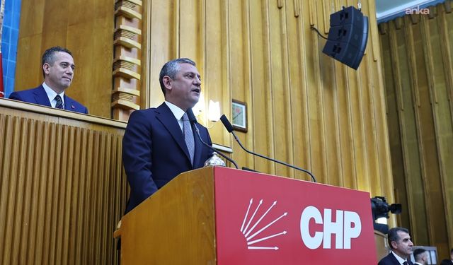 Özgür Özel: “AK Parti’nin Kara Düzeni; Bir Yanda Lüks Sofralar, Diğer Yanda Tavuk Taşlığından Çorba”