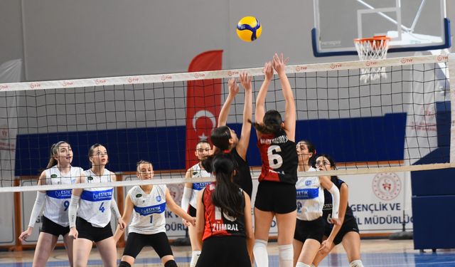 Malatya Voleybol Kulübünden Mükemmel Geri Dönüş Galibiyeti