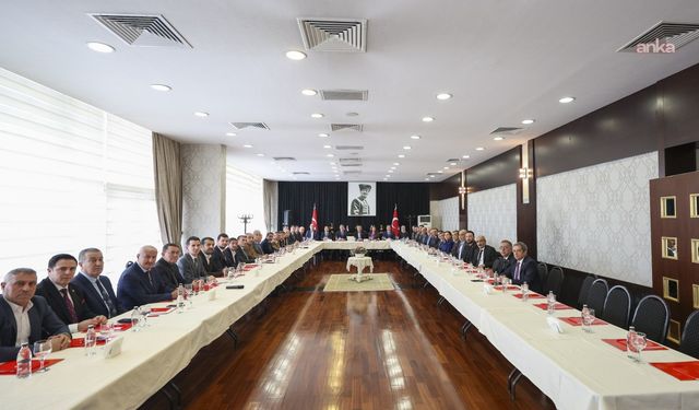 CHP'den Kritik Çözüm Zirvesi: Özgür Özel 23 İl Başkanıyla Buluştu!