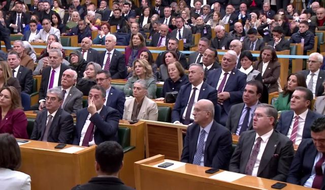 Özgür Özel: “Bıçak kemikte, bu zulme katlanmak zorunda değilsiniz”