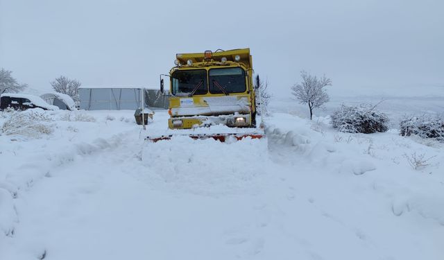 Bin 989 Kilometrelik Kar Mesaisi: Büyükşehir Ekipleri 86 Mahallede Sahada