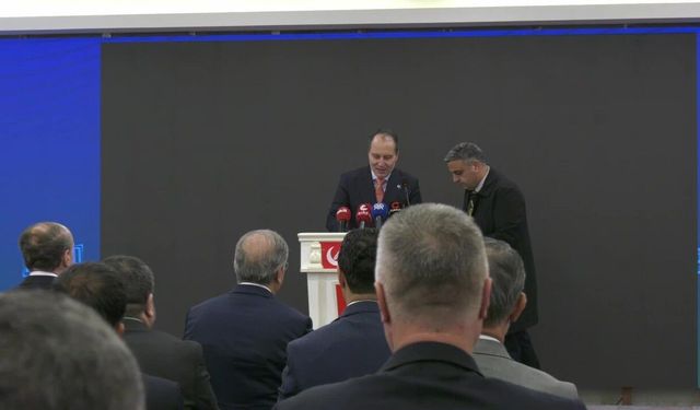 Erbakan: Toplum Üçüncü Yol Arıyor