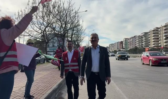 “Geçinemiyorsan Korna Çal” Bursa’da Yankılandı: CHP 17 İlçede Eş Zamanlı Eylem Yaptı