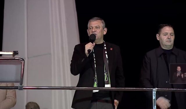 Özgür Özel’den Erdoğan’a sert tepki: “Siyasette ilahi okunmaz, yoksulluk konuşulur”