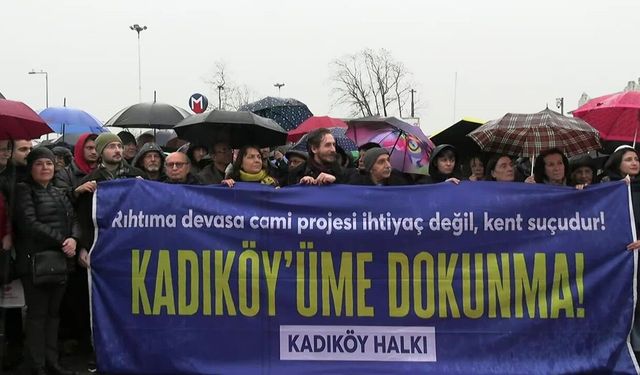 Kadıköylülerden Rıhtım’da "Cami" Nöbeti: "Bu Bir İhtiyaç Değil, Kent Suçudur!"