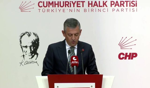 Özgür Özel’den Bursa Operasyonu Sonrası Tarihi Dosya: "Milletin Birinci Partisine Balta Çektiler!"