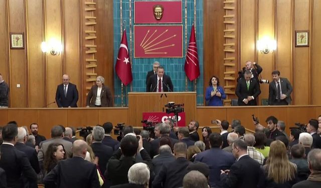 Özgür Özel’den İktidara Dış Politika Eleştirisi: "Trump Ne Yapacağını Biliyor, Bizimkiler Bilmiyor"