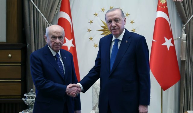 Beştepe'de Kritik Kabul! Erdoğan ve Bahçeli Arasında Sürpriz Zirve: Gündem Çok Sıcak!