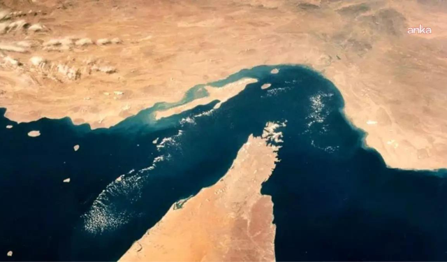 Hürmüz Boğazı'nda Sıcak Saatler: İran Botu Konteyner Gemisini Vurdu!