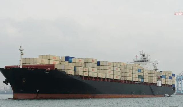 Hürmüz Boğazı'nda Tansiyon Yükseldi: İran Devrim Muhafızları İki Dev Gemiyi Alıkoydu!