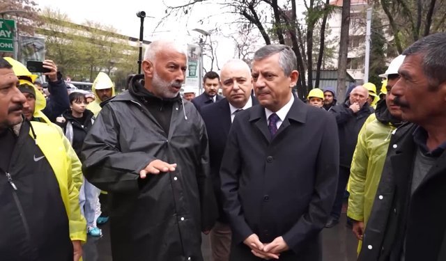 Özgür Özel’den Açlık Grevindeki Madencilere Bayram Ziyareti: "Siz Türkiye’nin Kutup Yıldızısınız!"