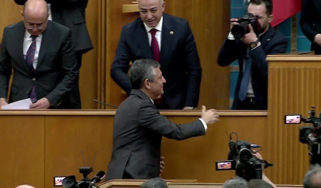 Özgür Özel’den İktidara "Sandık" Muhtırası: "Millet Demokrasi Tokadını İndirecek!"