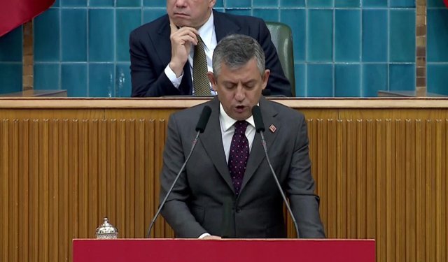 Özgür Özel’den "İran Savaşı" Alarmı: "Türkiye Hazırlıksız Yakalandı, Domatesin Tanesi 82 Lira Oldu!"