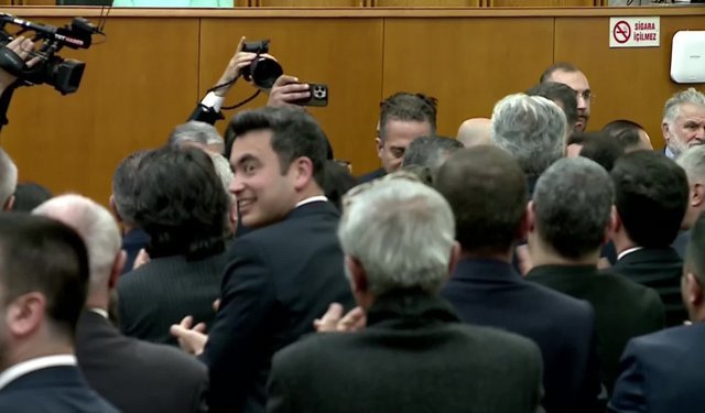 Özgür Özel’den "Yarım Tost" Çıkışı: "Evlatlarımızı Veresiye Defterine Düşürenleri Bu Millet Affetmeyecek!"