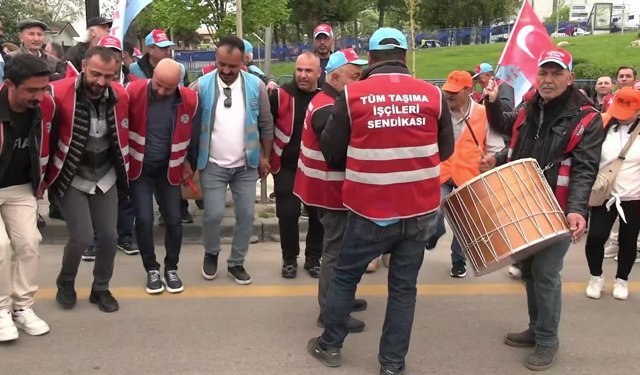 Ankara Tandoğan Meydanı’nda Mahşeri Kalabalık: Maden İşçileri ve Halk Ozanı 1 Mayıs’a Damga Vurdu!