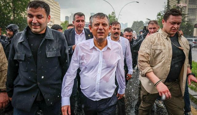 "Bugün Bir Milattır!": Özgür Özel'den Tarihi Meclis Yürüyüşü Sonrası Çarpıcı Mesaj