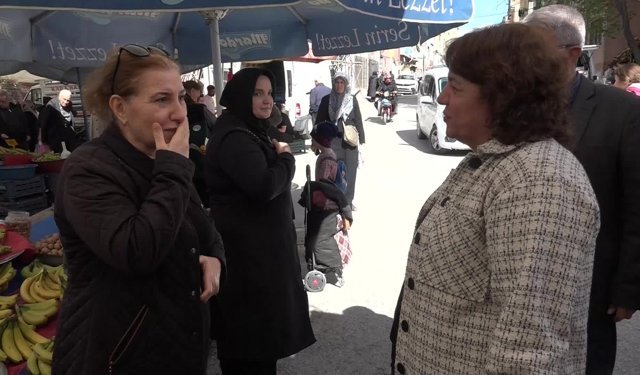 CHP 81 ilde sahada: Malatya Yeşilyurt'ta pazar esnafı ve vatandaş dert yandı: 'Alım gücü yok''
