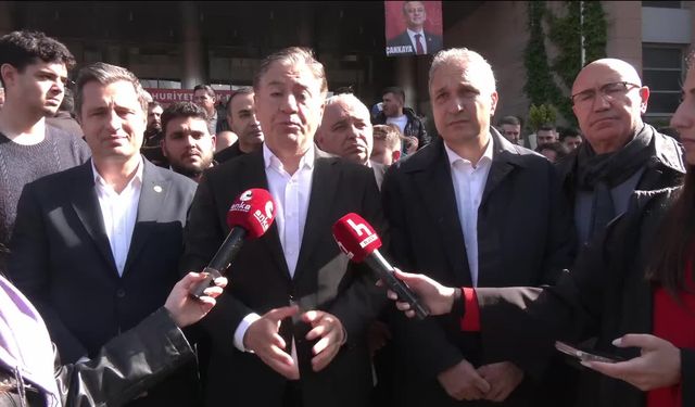CHP Genel Merkezi Önünde Gece Yarısı Operasyonu