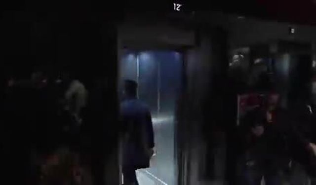 CHP’nin Kara Gecesinde 12. Katta Neler Yaşandı? "Önce Kadınlar" Diyerek Makamı Böyle Boşalttı!