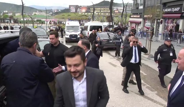 Karabük'te 107'nci miting: Meydan doldu taştı, Özel 'Sandıkta buluşalım' dedi