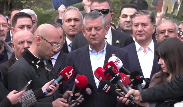 Özgür Özel: 'O kurultay kazananıyla-kaybedeniyle bir onur kurultayıdır'