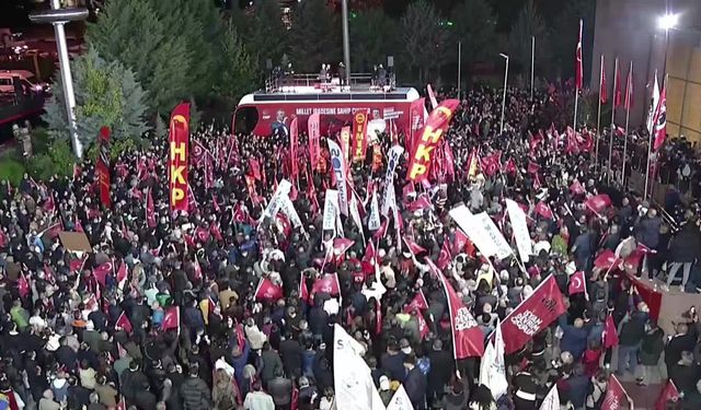 Özgür Özel: "Tehlike Bitene Kadar Bu Binadayım!"