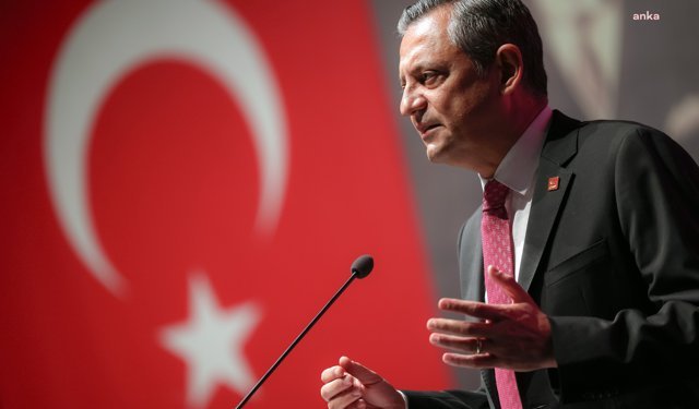 Özgür Özel'den Galatasaray'a şampiyonluk tebriği