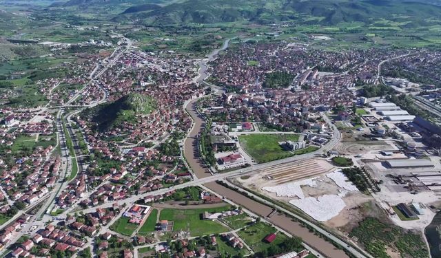Yeşilırmak'ta Alarm Durumu: Tokat'ta 6 Kilometrelik Dev Setle Taşkın Nöbeti!