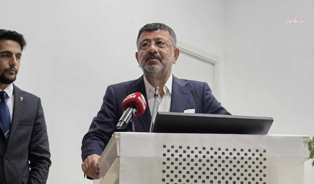 Atatürkçü Düşünce Derneği'nin konferansında konuşan Veli Ağbaba: 'Boynumu veririm, boyun eğmem'