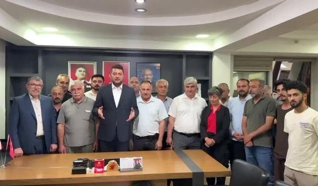 CHP Malatya İl Başkanlığı'na atanan Hakan Satılmış, gece yarısı il binasına girdi