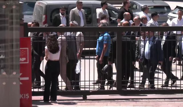 CHP'de deprem üstüne deprem: 833 imza teslim edildi, kurultay için gözler Genel Merkez'de!