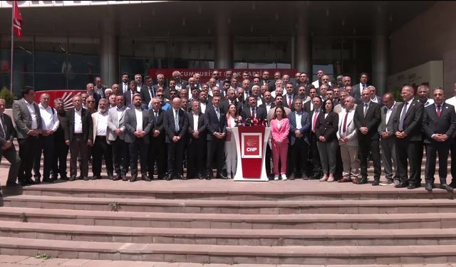CHP’de Tarihi Gün! 833 Delege İmzası Genel Merkez’e Teslim Edildi: "10 Gün Süre Veriyoruz!"