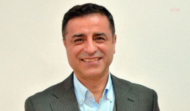 Demirtaş’tan Ankara’ya Sürpriz Çağrı: "Bahçeli Kapıya Gidip O Gazetecinin Elini Tutmalıydı!"