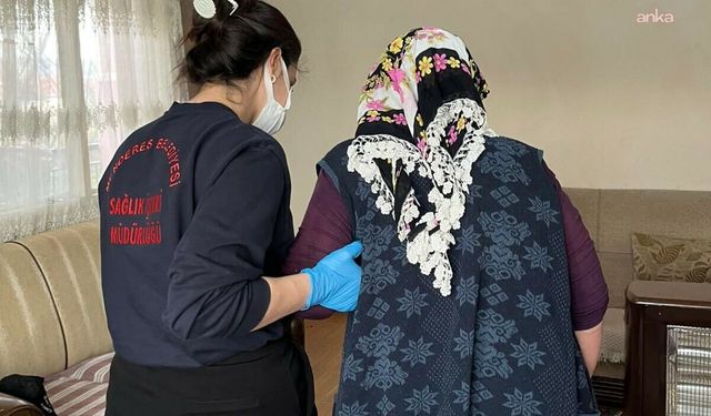 Menderes'in evde bakımı mutlu ediyor