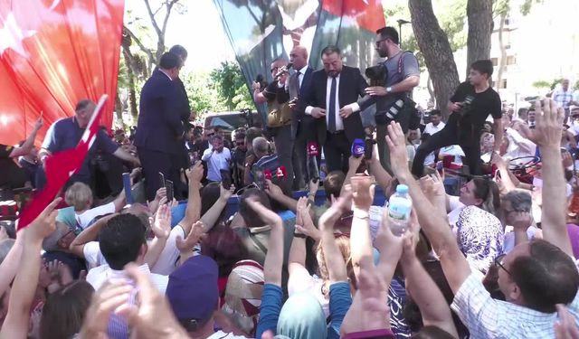 Özgür Özel Ödemiş'te Römorka Çıktı: "Biz Kimseyi Arkada Bırakmayız, Arkada Bıraktığımız Kişisel Hırslardır!"