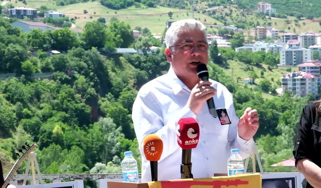 Tunceli'de Hafızalardan Silinmeyecek Anma: "Geçmişle Hesaplaşamazsak Ekmek Küçülür, Özgürlükler Yok Olur!"