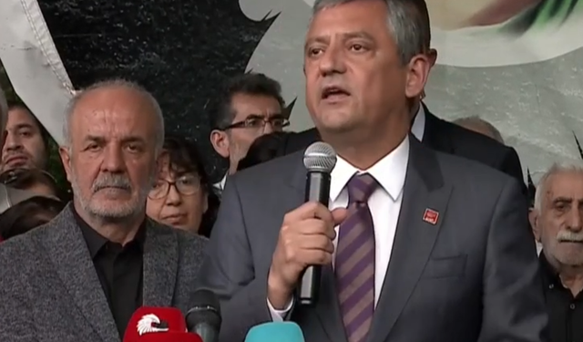 Özgür Özel’den Garip Dede Cemevi’nde Dikkat Çeken Sözler: “Baş Veririm Ama Baş Eğmem”