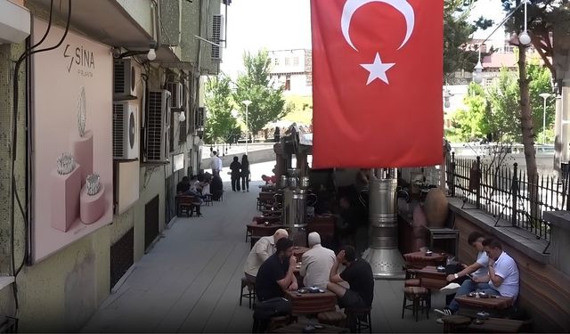 Erzurum'da Hava Sıcaklığı 25 Dereceyi Buldu: "Ceketler Çıkmadan Yaz Gelmez!"
