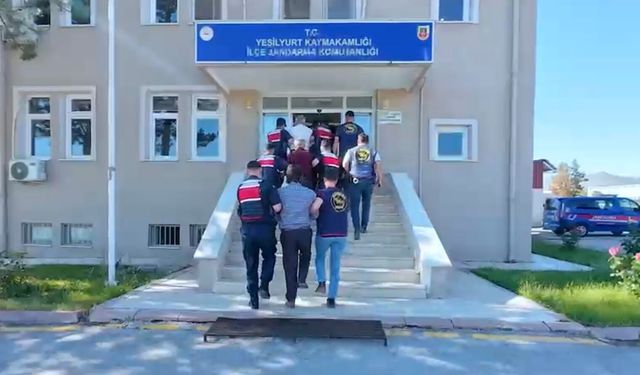 Malatya'da Şafak Vakti Hücre Evi Baskını: 60 Yıl Cezası Bulunan 2 Katil Zanlısı Yakalandı!
