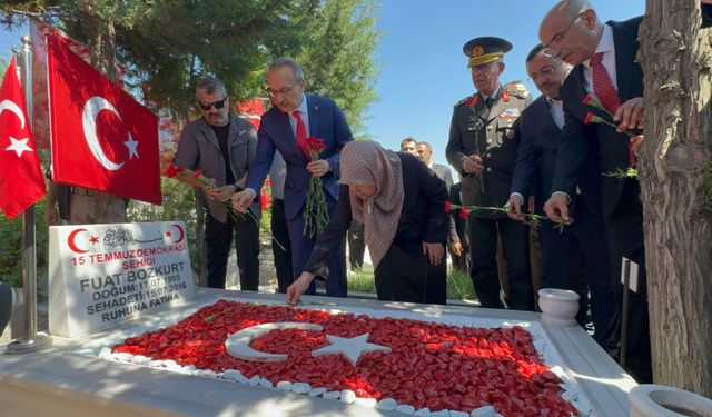 10 Yıldır Sönmeyen Ateş! Malatya’nın 15 Temmuz Kahramanları Dualarla Anıldı: "Vatansız Can Ne İşe Yarar!"