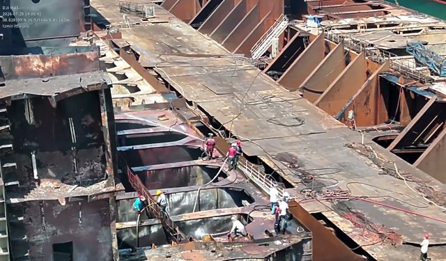 Aliağa Gemi Söküm Tesisleri'nde Korkutan Tanker Yangını: İtfaiye Ekipleri Felaketi Önledi!