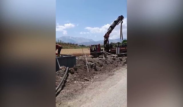 Baraj Yüzde 100 Dolu Tarlada Ürünler Kuruyor!
