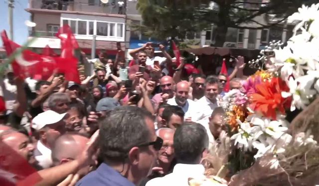CHP Lideri Özgür Özel Niğde'de Sandık Resti Çekti: "Öyle 50 Artı 1 Değil, Yüzde 70'le Değiştireceğiz!"