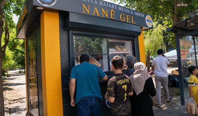 Halk Ekmek Fabrikası Üretime Başladı, İlk 30 Bin Ekmek Vatandaşa Ücretsiz Dağıtıldı!